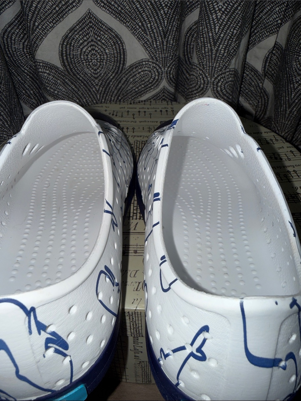 Native Shoes Jefferson Whale Print Slip-Ons - Unisex M7/W9 Rare Print - Picture 6 of 8